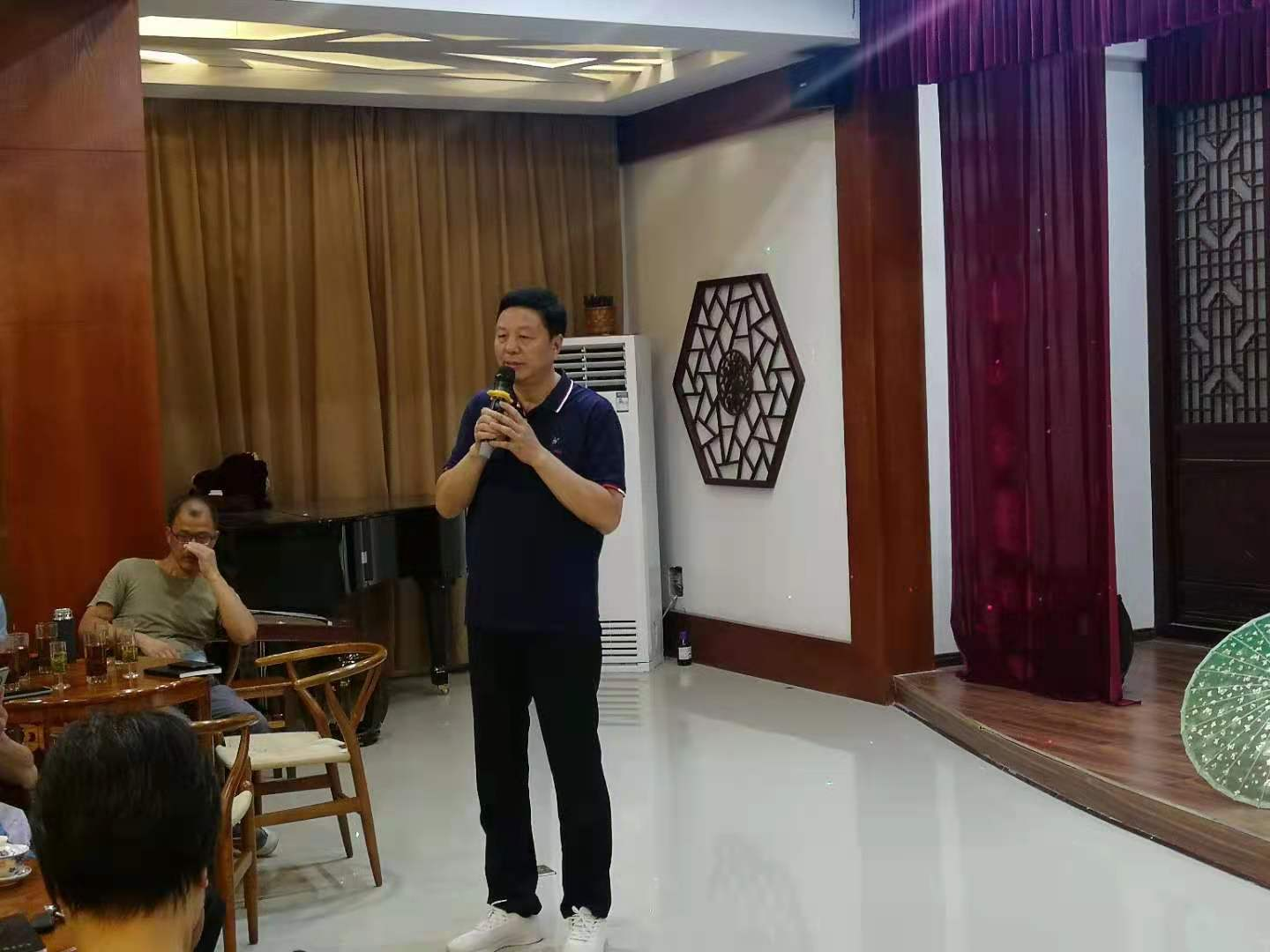 茶業(yè)系：表演廳里的主題黨日活動(dòng)