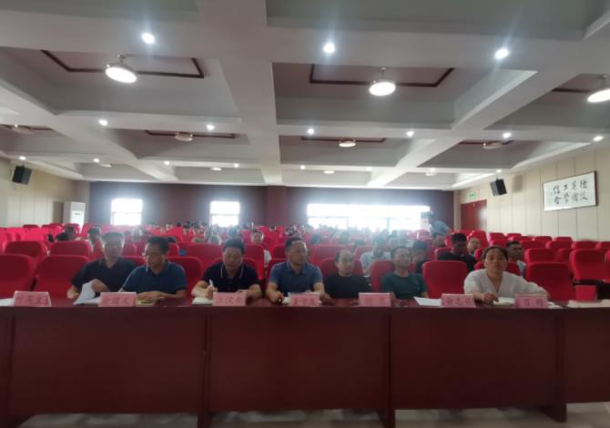 江西婺源茶業(yè)職業(yè)學(xué)院組織教職工集中觀看“同上一堂黨史課”
